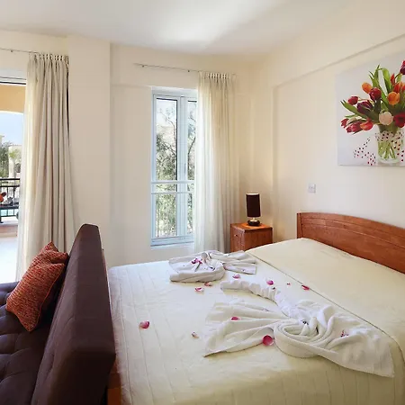 Apartahotel St Nicolas Klorakas